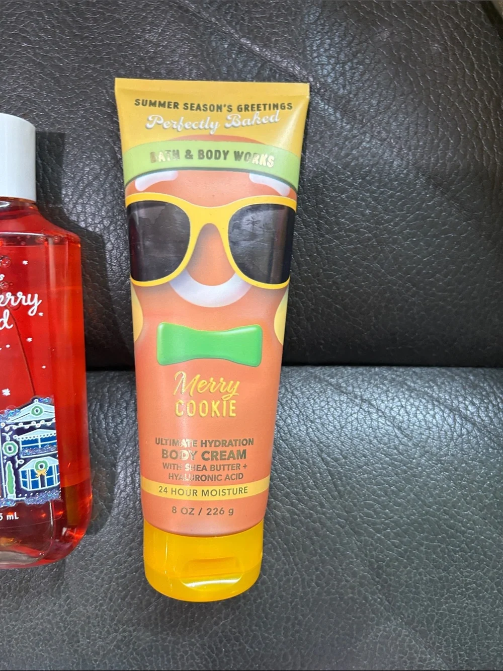 Bath and body works merry cookie and Santa’s blueberry shortbread set